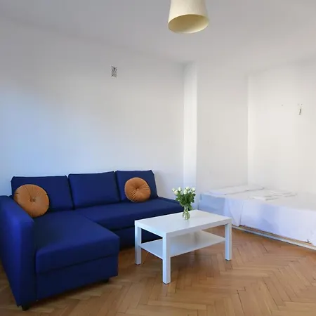Apartment Wilcza 3: Spacious 4-person With Courtyard Balcony *