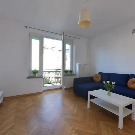 Wilcza 3: Spacious 4-person With Courtyard Balcony