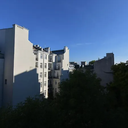 Wilcza 3: Spacious 4-person With Courtyard Balcony Apartment Warsaw