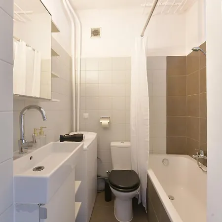 Wilcza 3: Spacious 4-person With Courtyard Balcony Apartment *