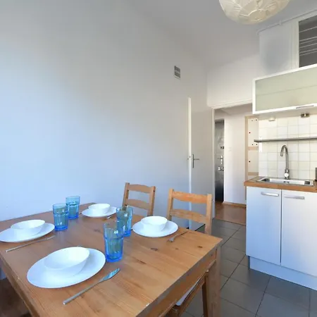 Wilcza 3: Spacious 4-person With Courtyard Balcony Apartment