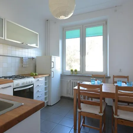 Apartment Wilcza 3: Spacious 4-person With Courtyard Balcony *