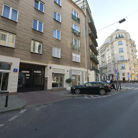 Wilcza 3: Spacious 4-person With Courtyard Balcony Apartment Warsaw